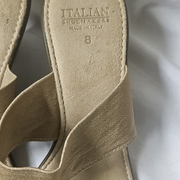 Italian Shoemakers Sandals Thong Toe Low Wedge Heel Womens Size 8 Gold Tone EUC - Picture 4 of 6